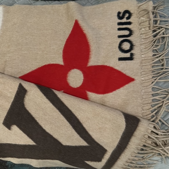 Louis Vuitton oversized scarf - Picture 4 of 9